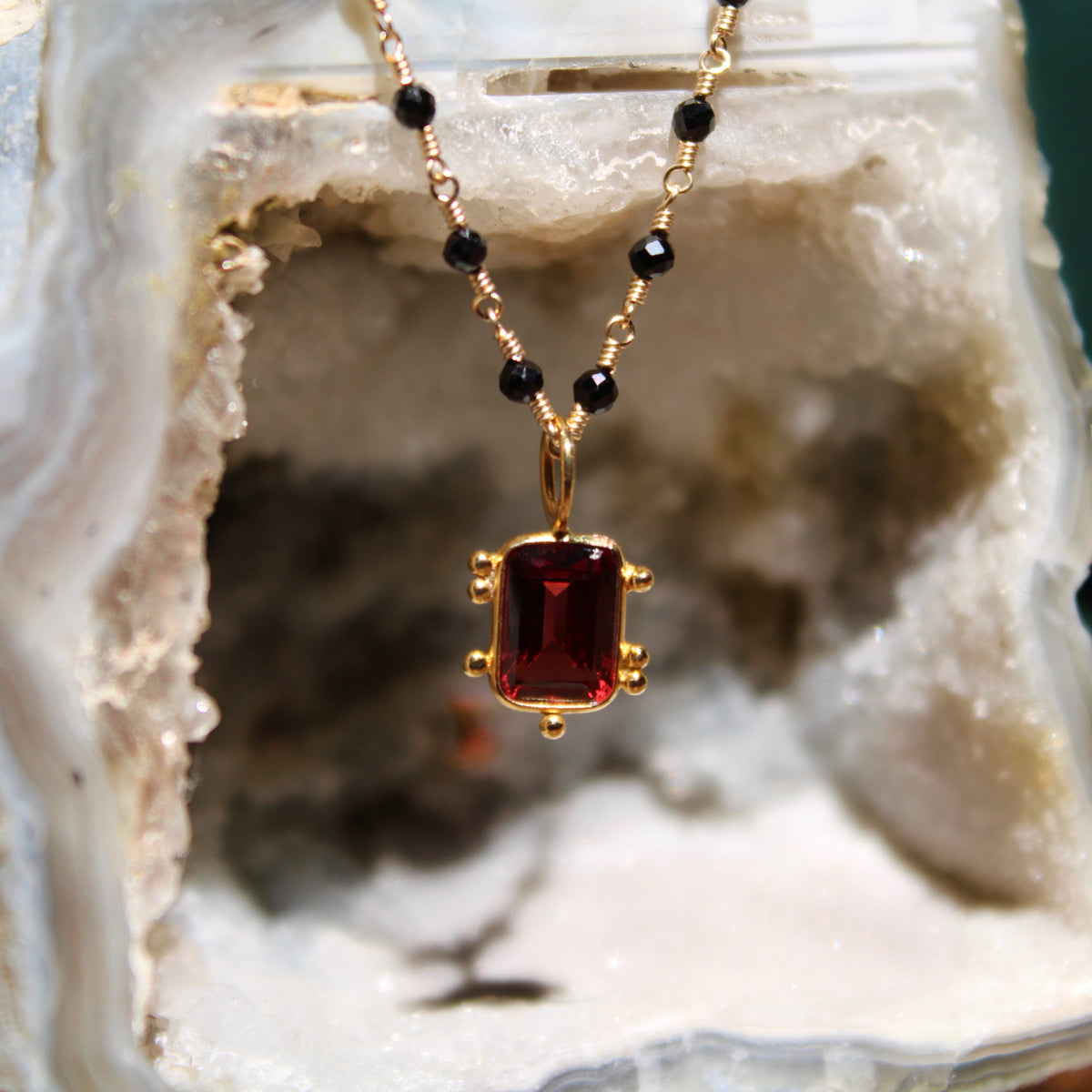 18k Sacred Charm Lucky Strike Garnet